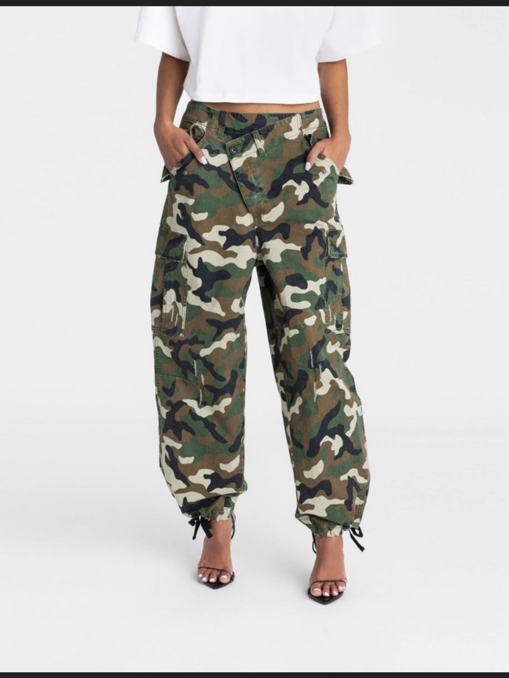 KBB by KAHLANA Women’s Mid Rise Straight Leg Cargo Jogger - Camo Size Small NWT